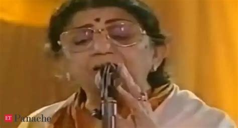 lata mangeshkar tribute: Watch: Lata Mangeshkar's stage performance of ...