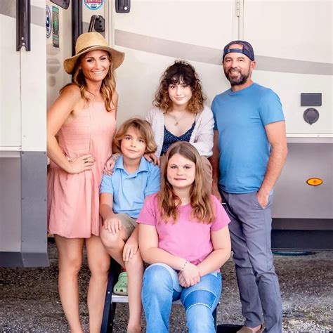Family of Nomads ⭐️ Jess & Dub- @family.of.nomads TikTok 分析|プロフィール、動画、ハッシュタグ | Exolyt