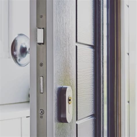 Locks & Locksmiths Service 的图像结果