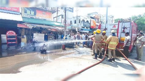 LPG cylinder leak in tea stall triggers fire, 2 vehicles gutted