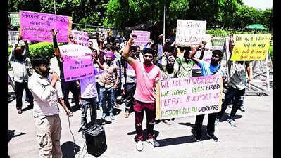 Sfs: Sfs Backs Sacked Pu Contract Staff, Takes Out Protest March ...