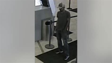 Man wanted for robbery at Elgin Chase Bank | FOX 32 Chicago