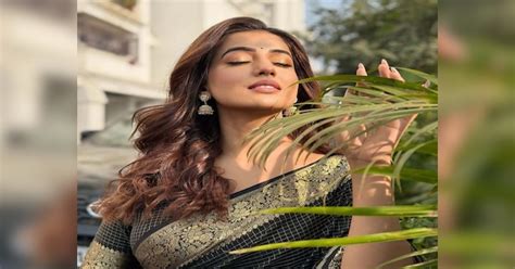 bhojpuri queen akshara singh black and green saree traditional look is ...