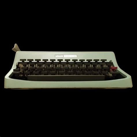 Olivetti Lettera 32 Typewriter – Universal Typewriter Co