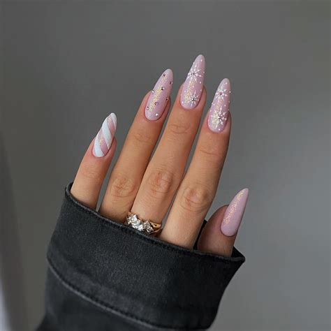 21+ Classy Snow Nail Ideas for Winter - DrExplains