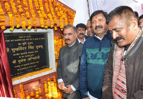 Himanchal Pradesh CM Sukhvinder Singh Sukhu visits Radhakrishna temple ...