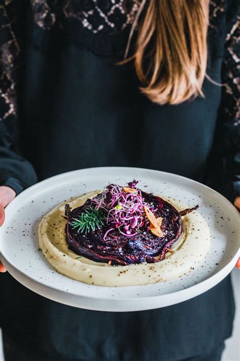 Rotkohl-Steaks mit Misobutter · Eat this! Vegane Rezepte