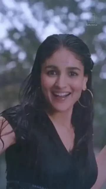 Alia Bhatt Takes Over Kareena Kapoor's Role in 'Jab We Met' Remake! Watch