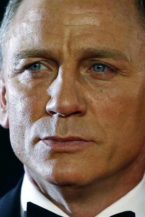 Daniel Craig’s Bio, Age, Relationships, Latest Buzz, Photos & Videos