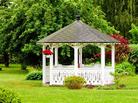 Putting A Gazebo In The Garden: What Are Gazebos For