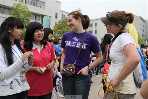 外教和学生开展活动-武汉轻工大学国际交流与合作处