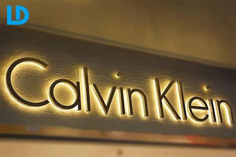 Retail Building Signage 的图像结果