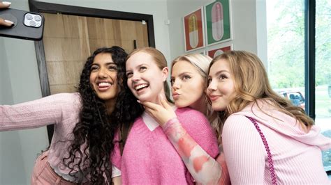 The 'Mean Girls' directors break down how social media shaped their ...