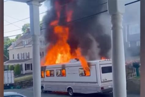 Exploding RV 的图像结果