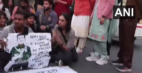 'Madvi Hidma amar rahe': Delhi air pollution protest takes violent turn ...