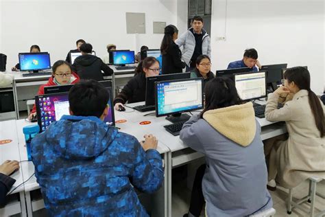 学院大学计算机基础期末考试顺利进行-河南开封科技传媒学院