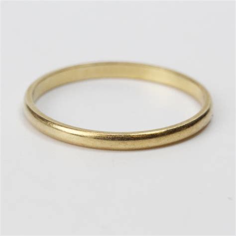 14kt Gold 0.9g Thin Wedding Band Ring | Property Room