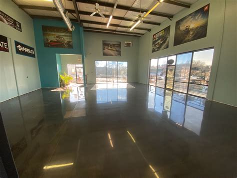 Polished Concrete Boat Showroom Floor | Kansas City, Missouri