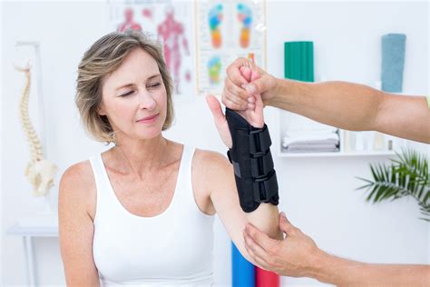 How Physical Therapy Can Help a Wrist Fracture - Classic Rehabilitation