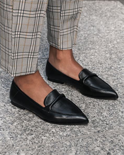 Black Leather Pointy Flats for Women | The Royale Peacock