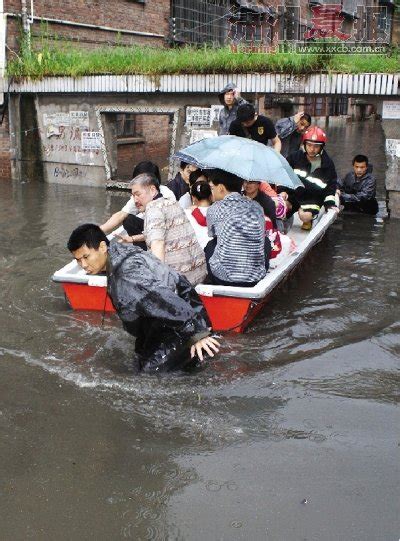 暴风雨突袭南方多省 至少40人遇难12人失踪