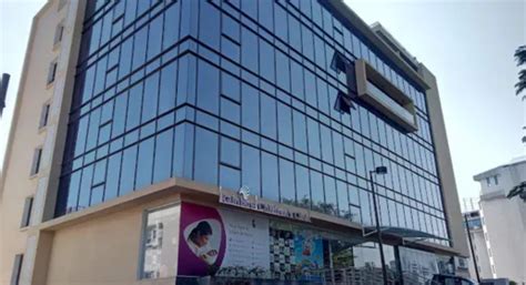 แพทย์ผู้เชี่ยวชาญด้านการอุดหลอดเลือดแดงเนื้องอกในมดลูก (UFE) ที่ดี ...