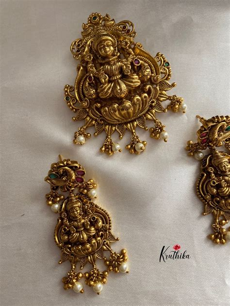 Premium finish Lakshmi Devi pendant set PS14 – Kruthika Jewellery