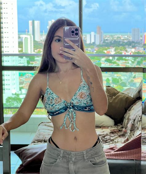 Bárbara Lapa | Está oficialmente aberta a temporada de julgar a vida alheia 24h por dia 🫢 #BBBBB ...