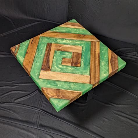 Emerald Allure - Spiral Resin End Table – Tekton India