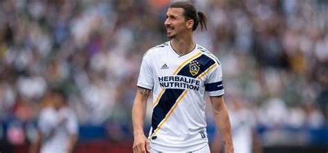 Latest Ibrahimovic Assault Includes Him Grabbing Rivals Neck Its High ...