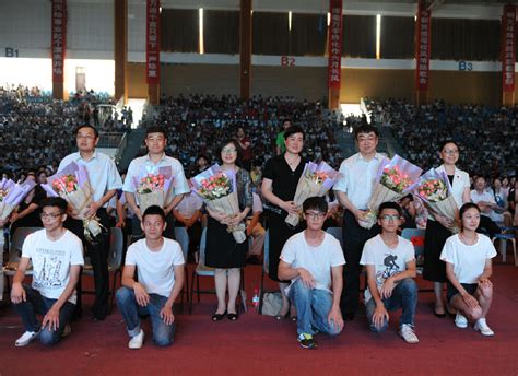 中州大学2015年毕业生典礼暨表彰大会隆重举行-郑州工程技术学院