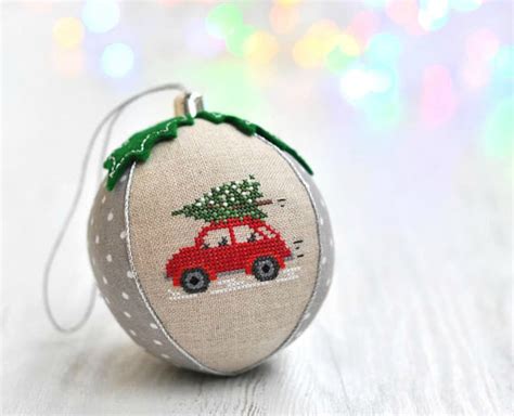 9 Christmas-Themed Cross Stitch Patterns