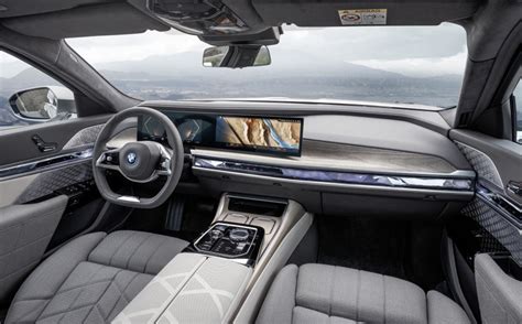 Report: BMW i7 to Have More Than 300 Miles of Range