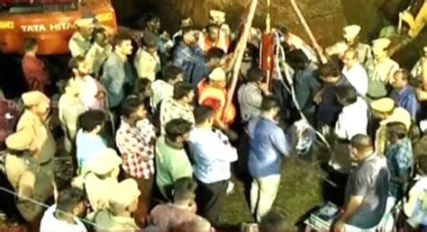 விடிய விடிய மீட்புப்பணி... தேசிய பேரிடர் மீட்புப்படைக்காக காத்திருப்பு ...