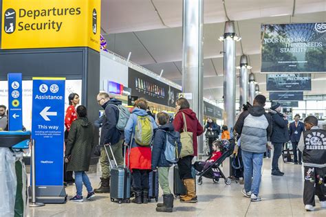 UMVA - TRAVEL NIGHTMARE: Iconic UK Firm COLLAPSES—Are YOU Affected?