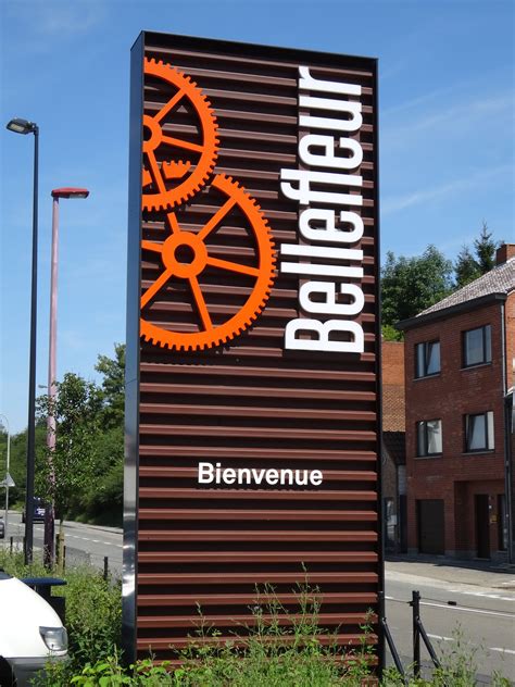 Commercial Outdoor Signage 的图像结果