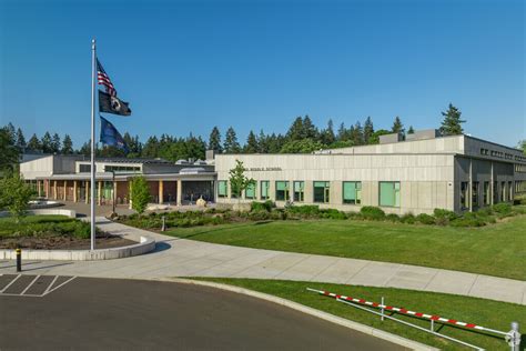 Lakeridge Middle School in Lake Oswego, OR - Homes.com