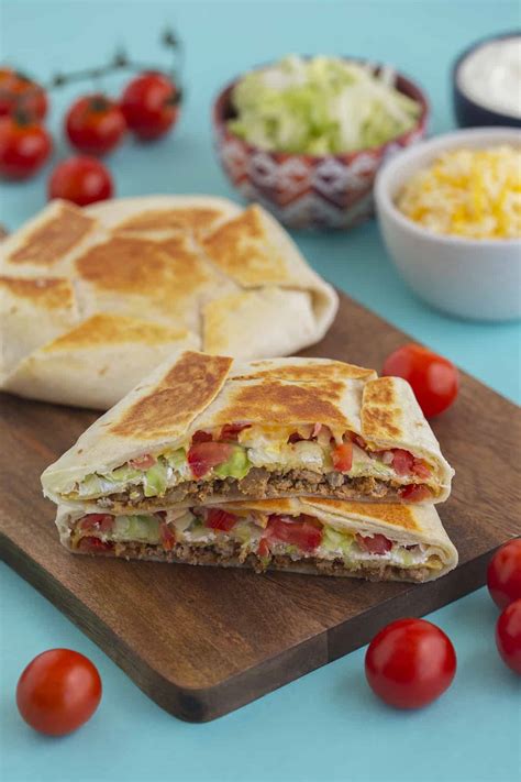 Homemade Breakfast Crunchwrap Recipe - Mind Over Munch