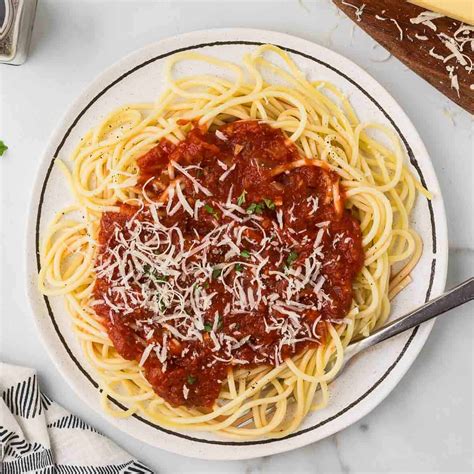 Spicy Spaghetti Arrabbiata Pasta (30 Minute Meal) - Cooking Up Memories