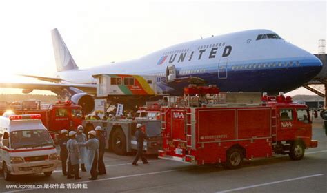 美联航客机赴日途中遭遇乱流约20人受伤(图)_新闻中心_新浪网