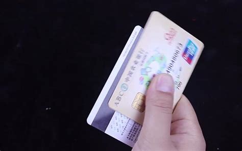 银行开卡有新变动？2021年起，光带身份证可不行，要求不符或被拒__财经头条