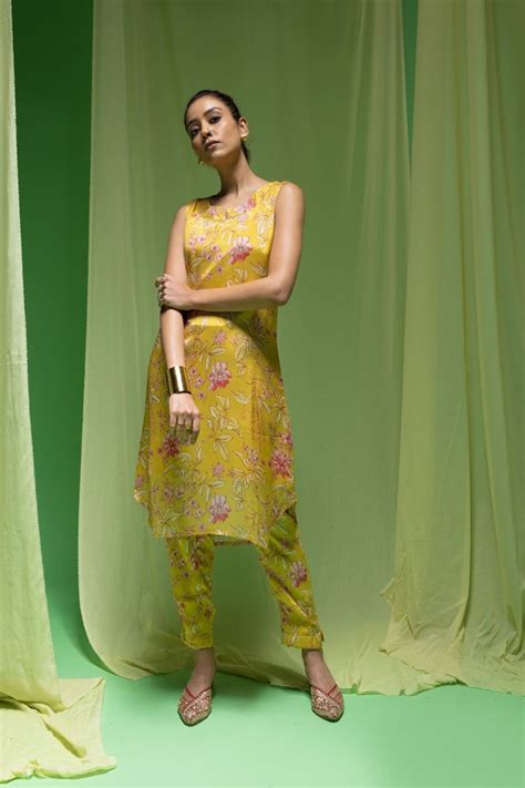 WOK Chinnon Floral Printed Co-ord Kurta Set