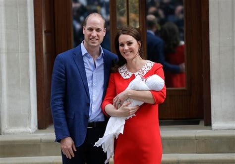 凯特产后7小时抱小王子出院 穿红裙向戴妃致敬 | 星岛日报