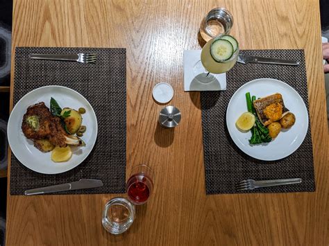 Qantas First Class Menu 的图像结果