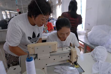 青岛即墨区：妇女家门口就业增收奔小康-中国科技网