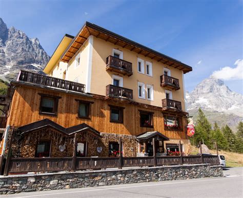 APARTMENTS SUITES LAC BLEU (Breuil-Cervinia) - Hotel Reviews, Photos ...