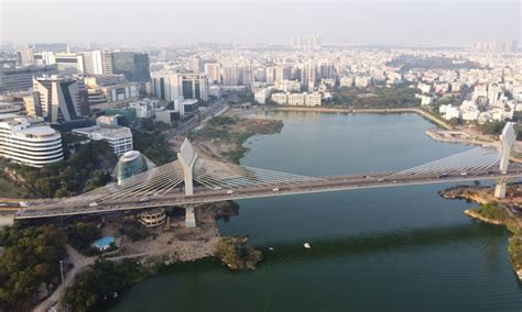 సోషల్‌ మీడియా వాడొద్దన్న తల్లి.. కేబుల్‌ బ్రిడ్జిపై నుంచి దూకిన యువతి ...