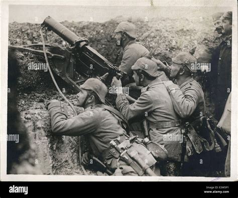 German machine gun ww1 hi-res stock photography and images - Alamy
