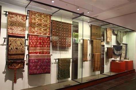 Display of Cloth Design 的图像结果