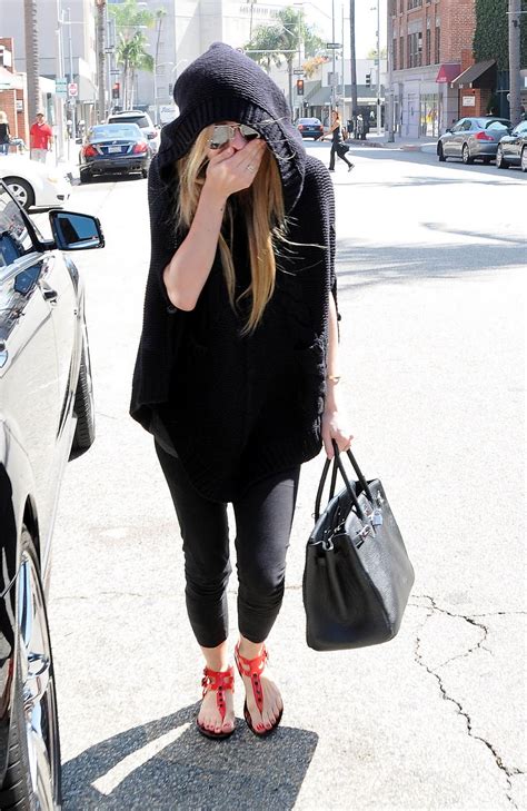 ★Avril Lavigne Feet Paradise★: October 2011